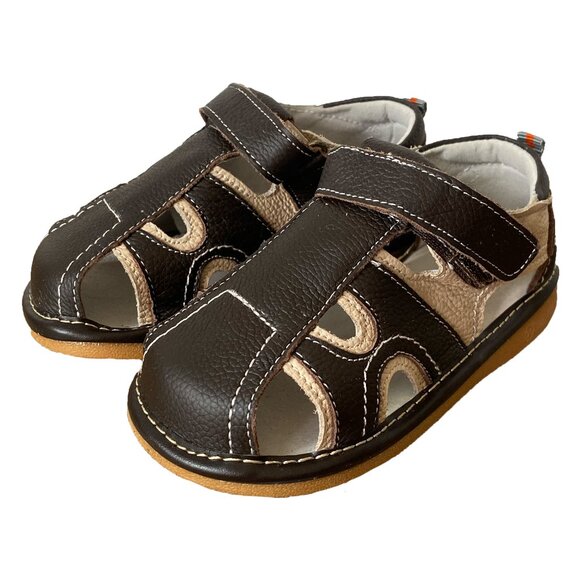 NEW ⭐️ Squeaky Brown/Tan Close-Toed Sandal - Multiple Toddler Sizes - Picture 1 of 4